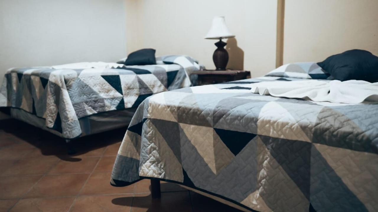 Hostal Dulces Suenos Panajachel Bagian luar foto