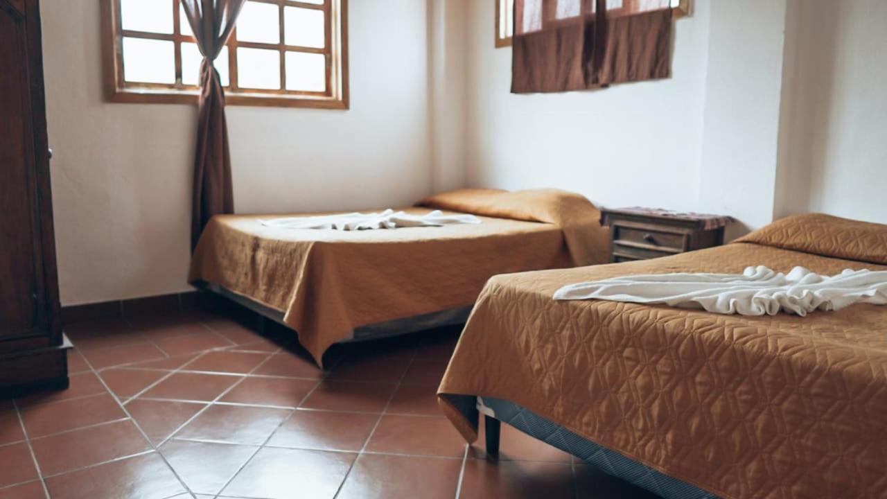 Hostal Dulces Suenos Panajachel Bagian luar foto