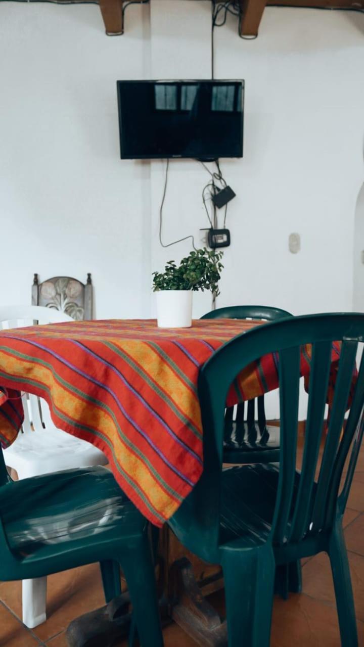 Hostal Dulces Suenos Panajachel Bagian luar foto
