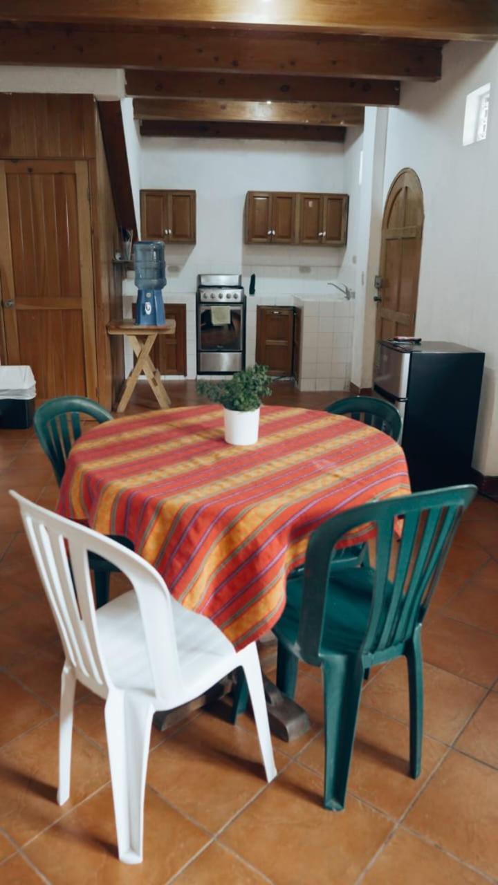 Hostal Dulces Suenos Panajachel Bagian luar foto