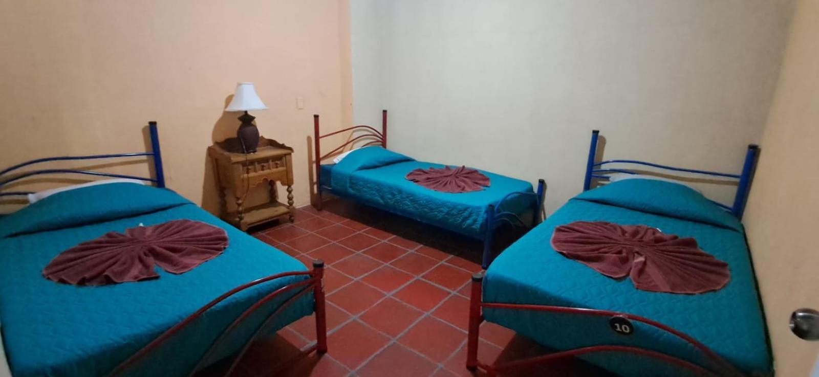Hostal Dulces Suenos Panajachel Bagian luar foto