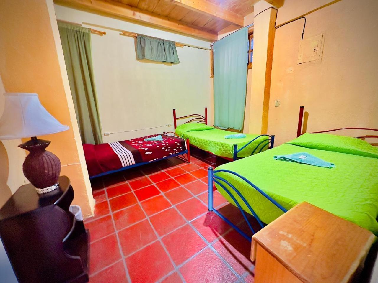 Hostal Dulces Suenos Panajachel Bagian luar foto